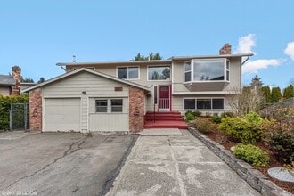Building Photo - 2010 N 153rd Pl