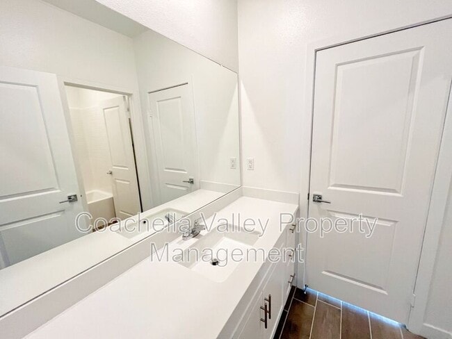 Building Photo - 41168 Emory Ln