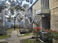 Building Photo - 7400 Bellerive Dr