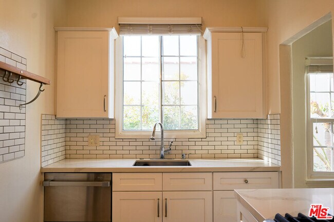 Building Photo - 10520 Eastborne Ave