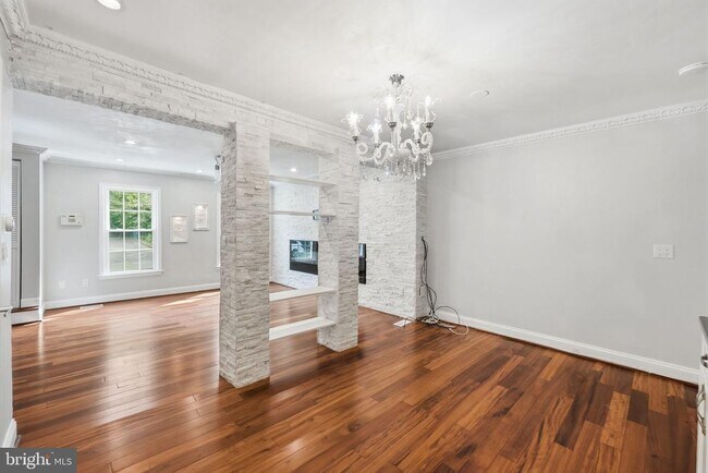 Building Photo - 8562 Tyrolean Way