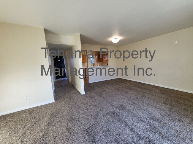 Building Photo - Move In Special $500 off 2nd month Rent- 2...