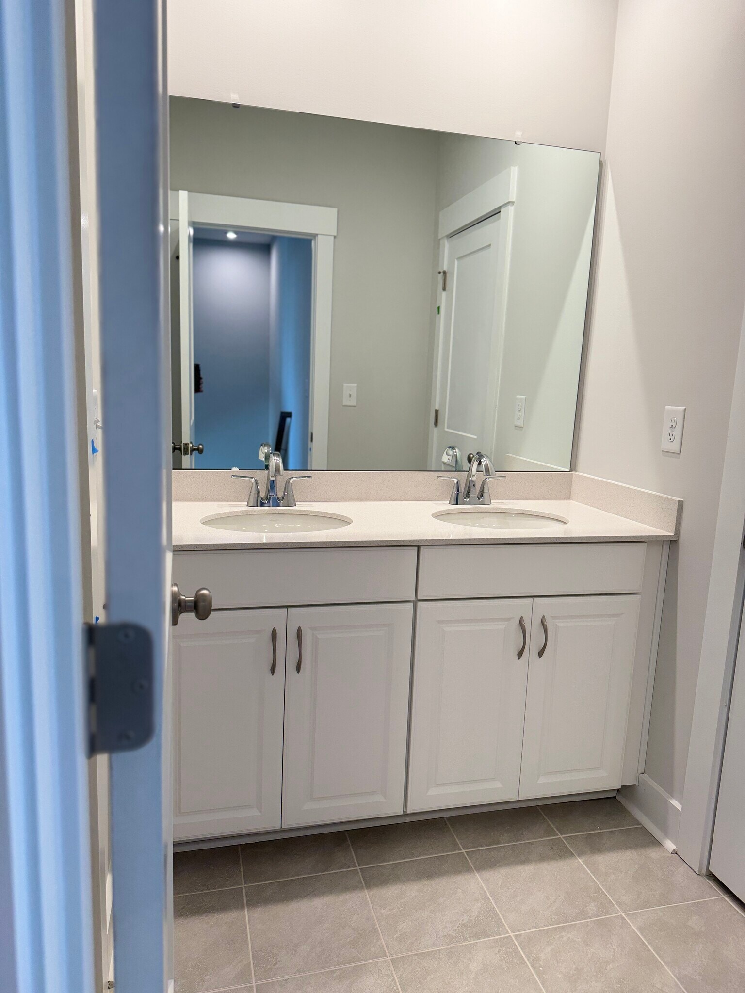 Building Photo - 9637 Munsing Dr