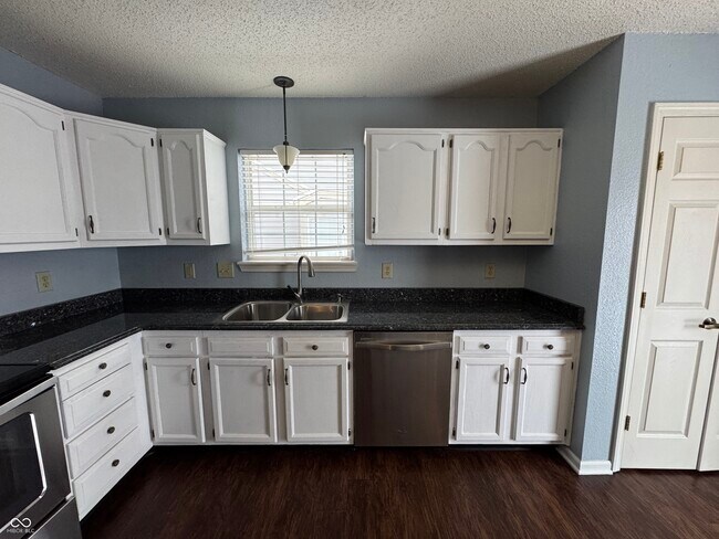 Building Photo - 4631 W Smith Valley Rd