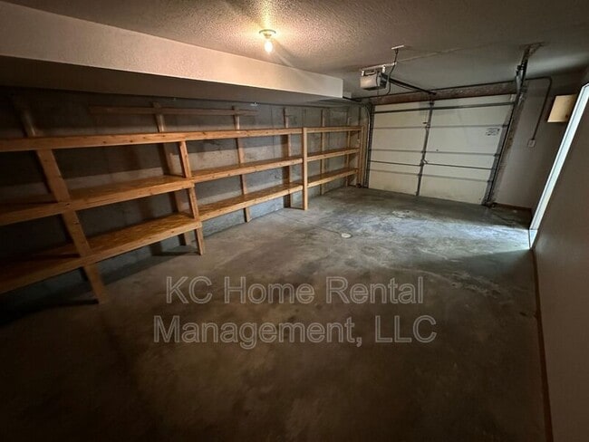 Building Photo - 709 SE Drew Ct