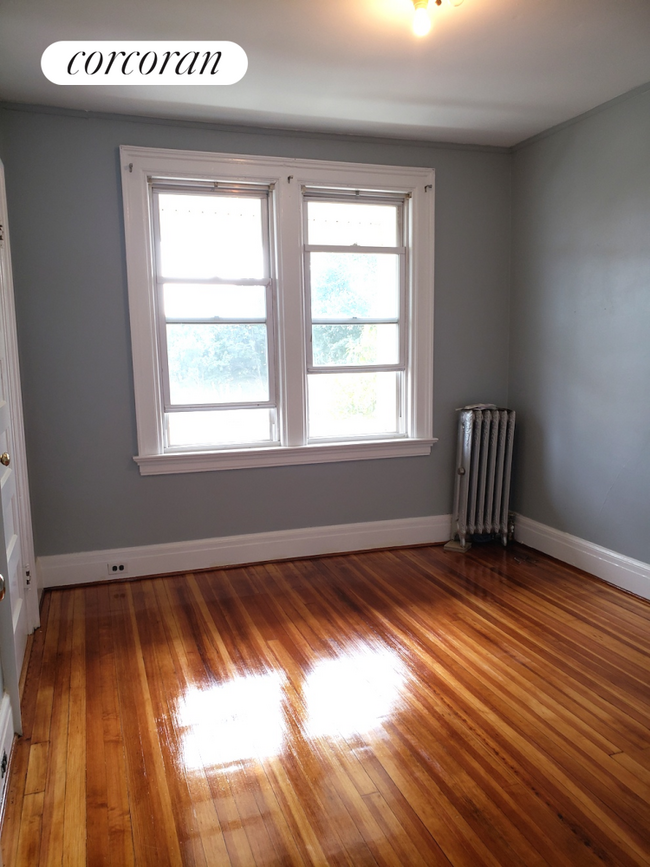 Building Photo - 387 Van Duzer St