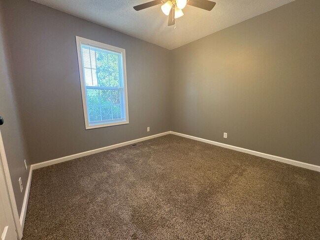 Building Photo - 910 Applegrove Cir