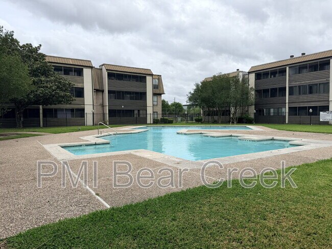 Building Photo - 3045 Walnut Bend Ln