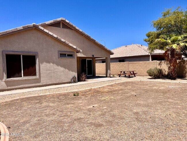 Building Photo - 1825 E Aloe Pl