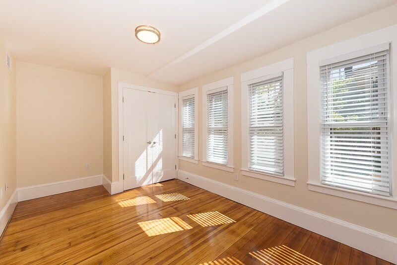 Building Photo - 9 Rock Valley Ave