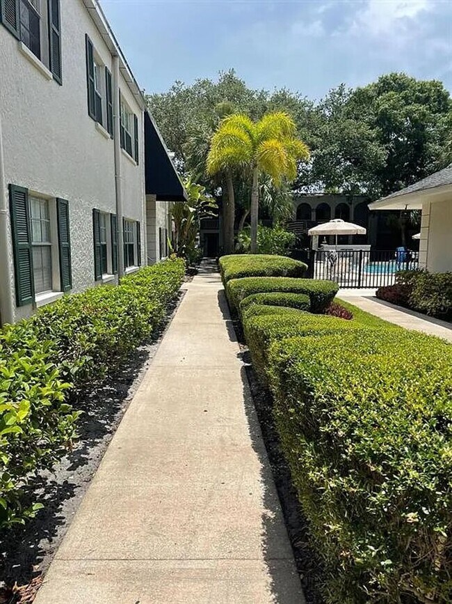 Building Photo - Charming 2-Bedroom Home in an Unbeatable L...