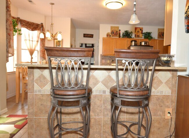 Building Photo - Quiet Cul-de -sac