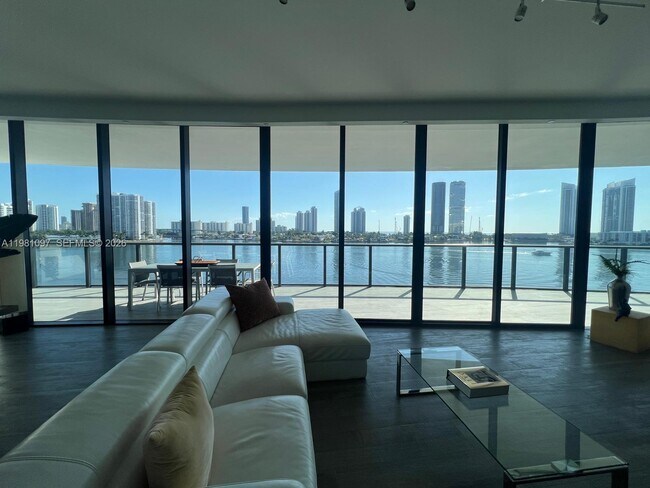 Building Photo - 5500 Island Estates Dr