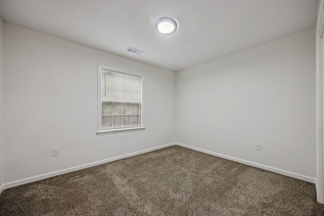 Building Photo - 6137 Quince Rd