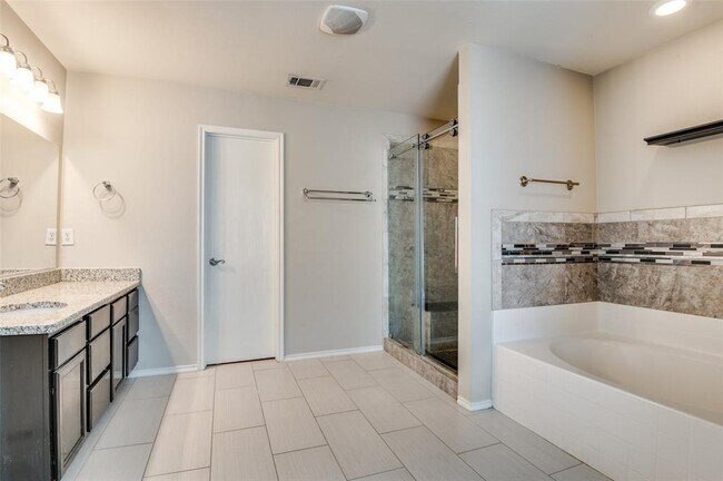 Building Photo - 2017 Laughlin Rd