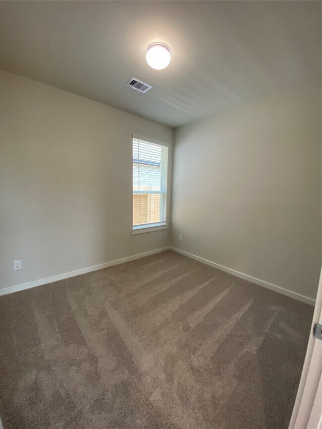 Building Photo - 40414 Gerygone Ln