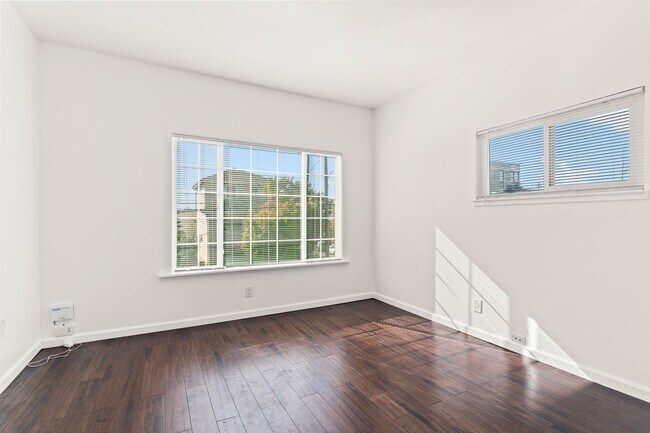 Building Photo - Fully Renovated 2-Bedroom in West Oakland McClymonds Neighborhood