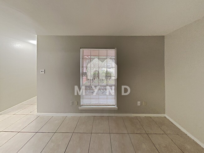 Building Photo - 3818 Heatherbrook Dr