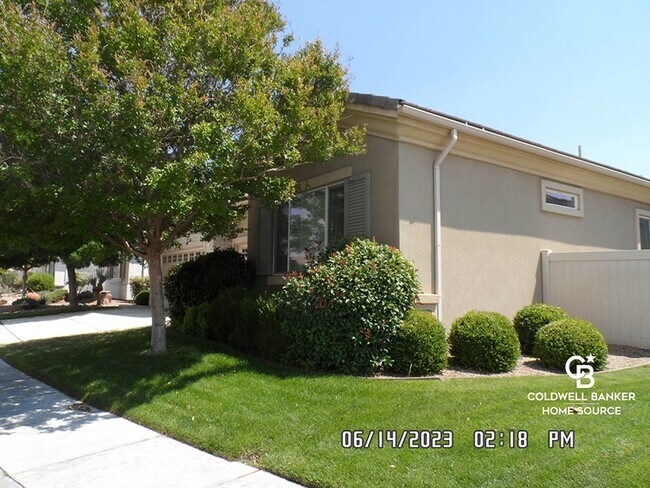 Building Photo - Sun City 55+ Gated Community, Golf Course, Clubhouse, 2 Bedroom, 2.5 Bathrooms, 2.5 Car Garage, 2...