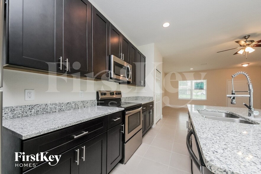 Building Photo - 510 Magpie Ln