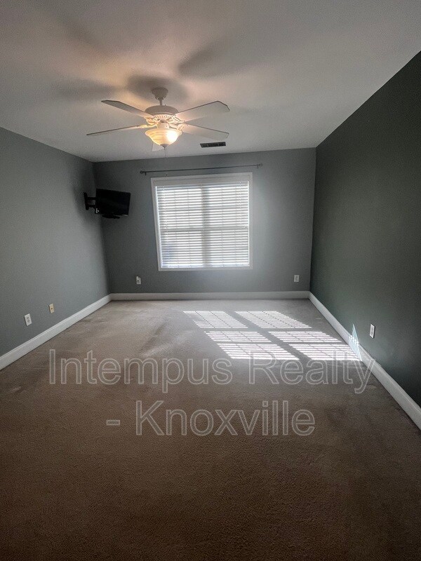 Building Photo - 1420 Hazelgreen Way