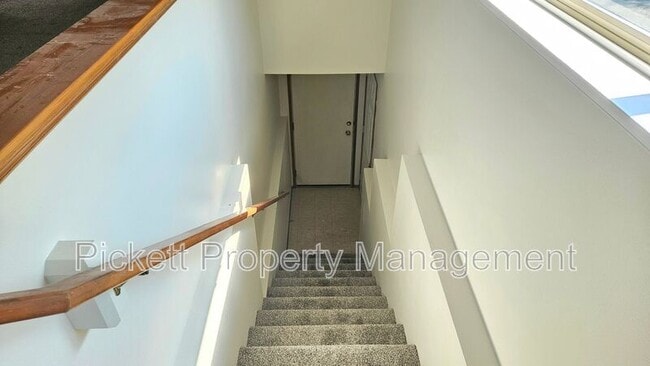 Building Photo - 2641 Stephenson Ave