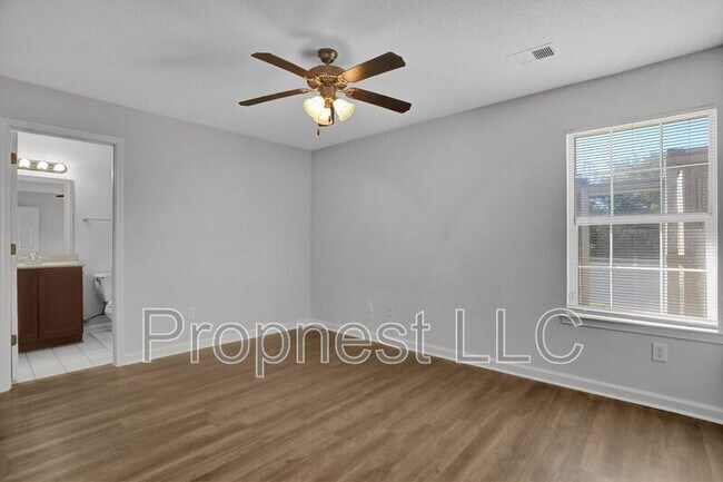 Building Photo - 866 Barrington Woods Cove