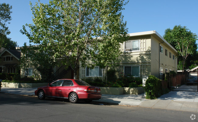 Building Photo - 151 S 13th St.