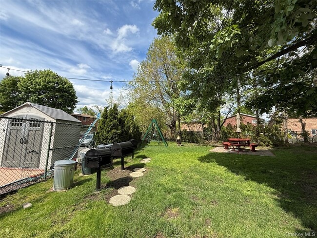 Building Photo - 47-27 Little Neck Pkwy