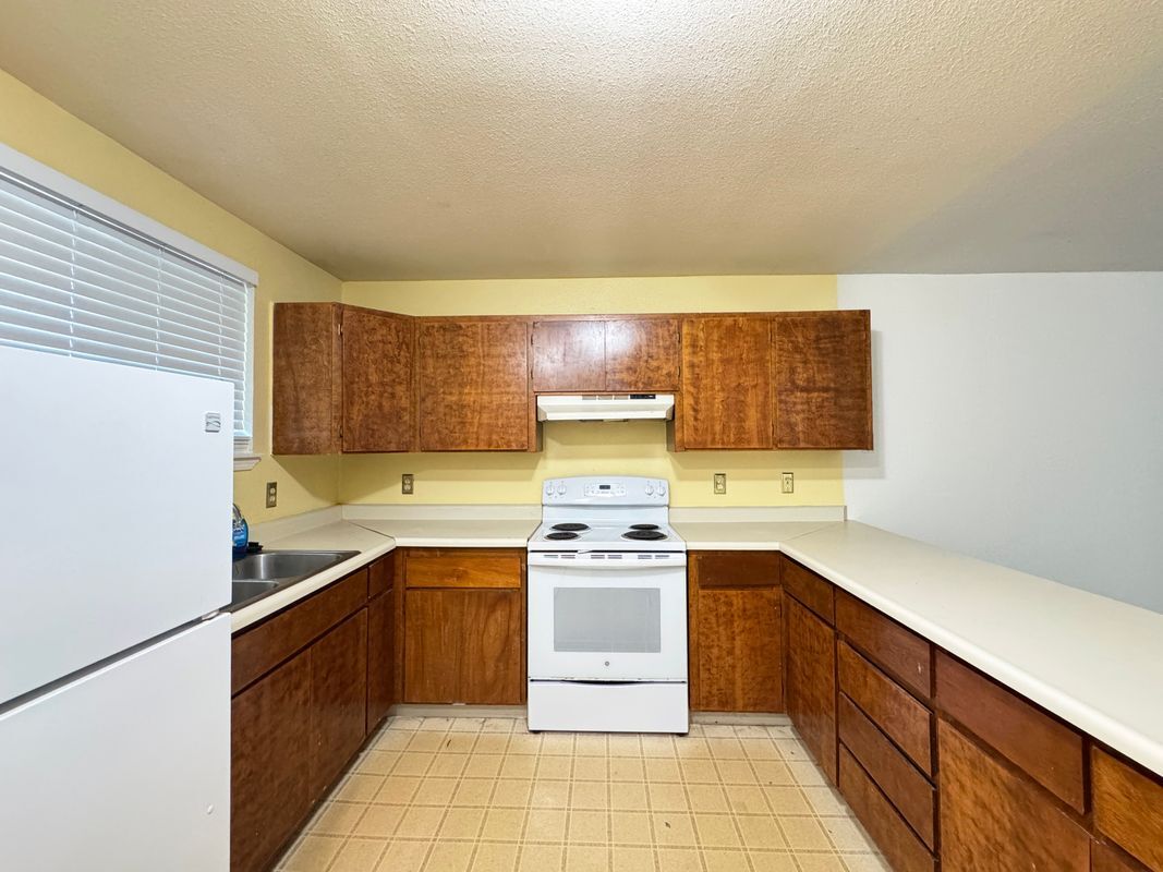 Building Photo - 2148 Primrose Dr