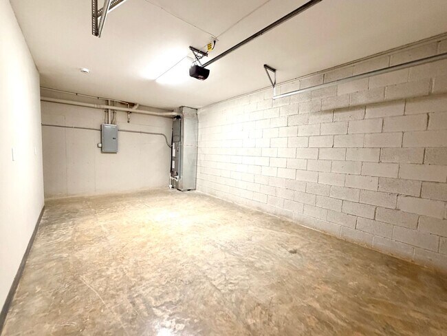 Building Photo - 511 Glenstone Springs Dr