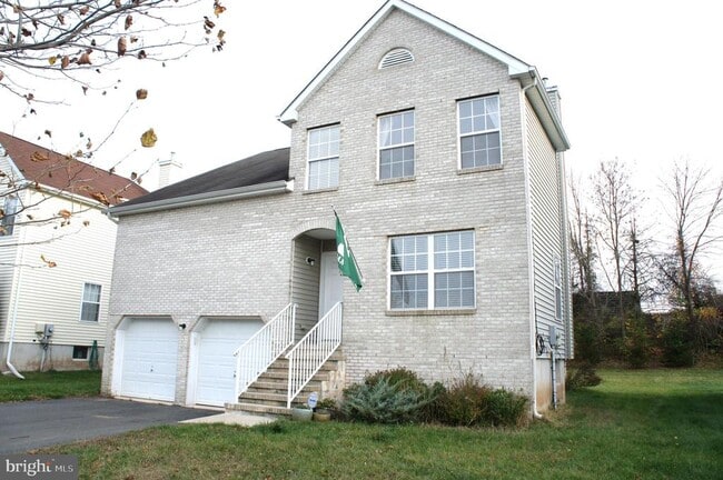 Building Photo - 30 Richards Rd