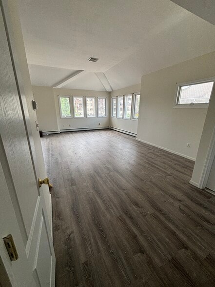 Building Photo - 970 Bard Ave