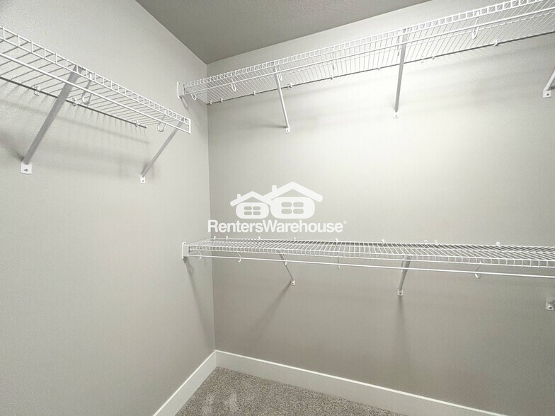 Building Photo - 15231 Deerview Dr