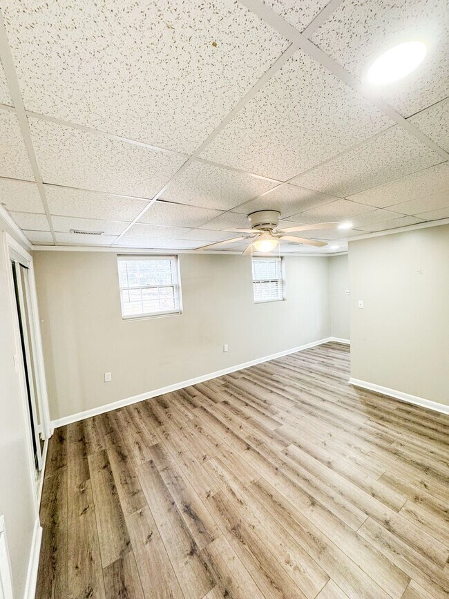 Building Photo - 926 Carson Ln SW