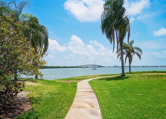 Building Photo - 6361 Bahia Del Mar Blvd S