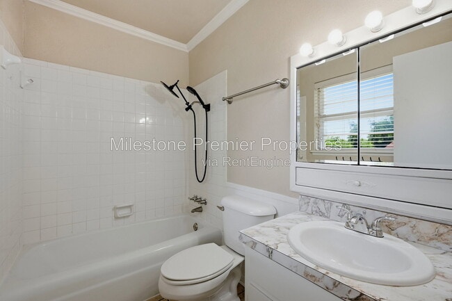 Building Photo - 302 Iowa St