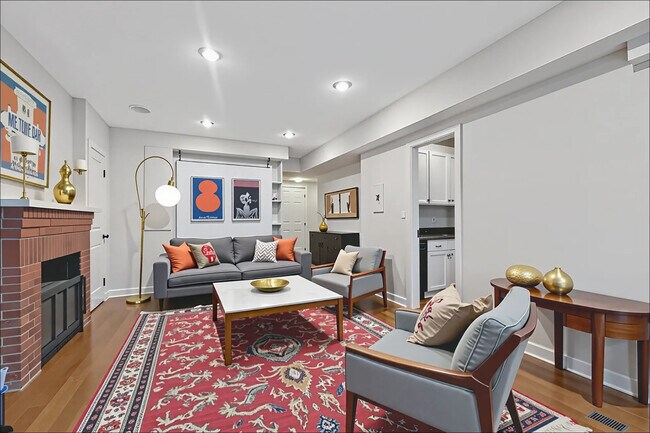 Building Photo - 354 Beacon St