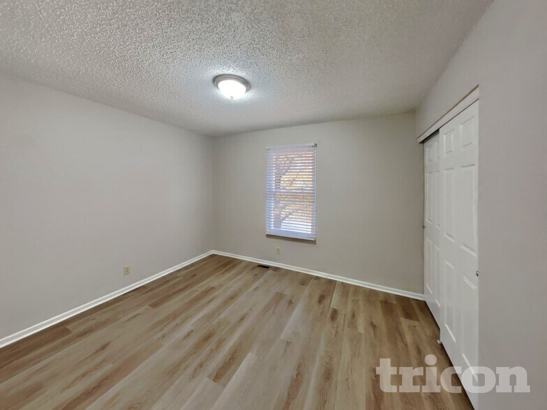 Building Photo - 14 Long Branch Ct