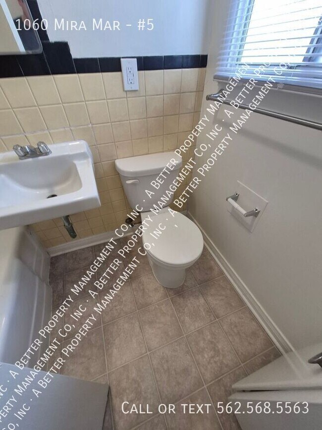 Building Photo - 1060 Mira Mar Ave