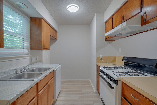 Building Photo - 1206 Westcott Dr