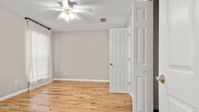 Building Photo - 5625 S Lagoon Dr