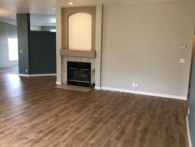 Building Photo - Beautiful and Convenient Turner Location!