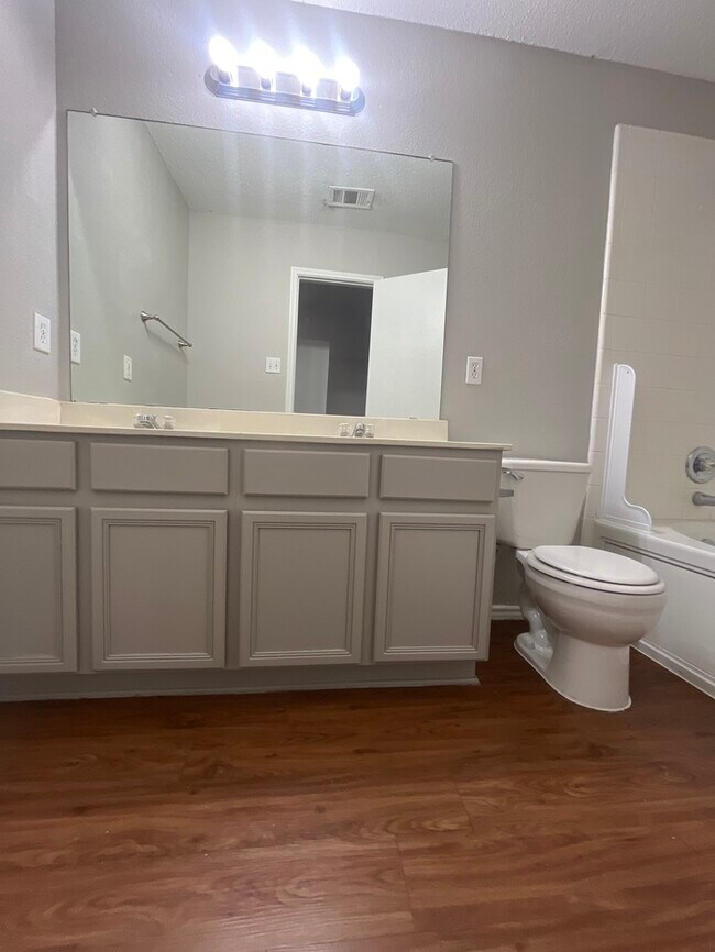 Building Photo - This beautiful Corner lot home ! 4 bedroom 2 bath in Mansfield ISD