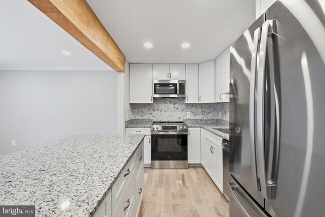 Building Photo - 2916 Montauk Ct