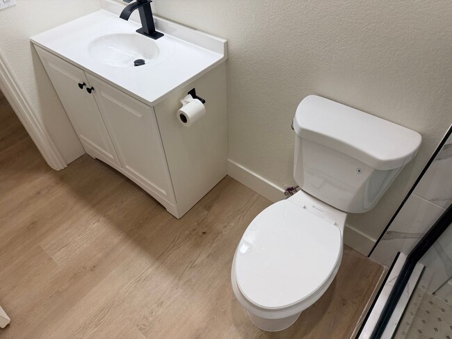 Building Photo - Amazing 5 bedroom home for rent in North Fontana