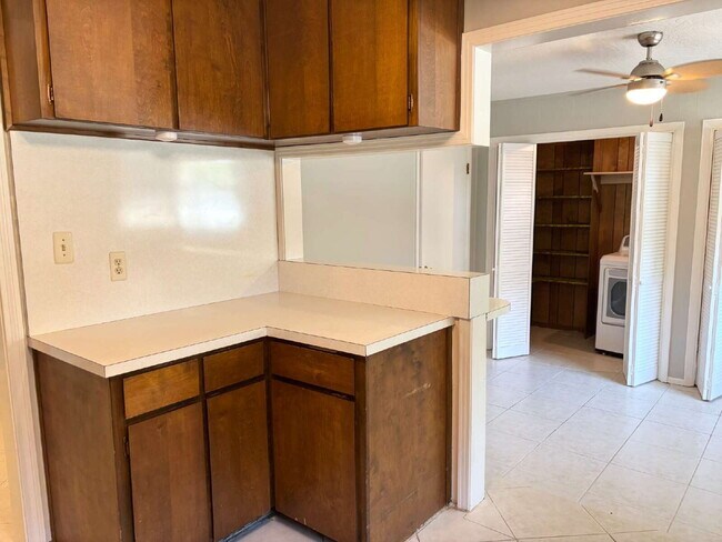 Building Photo - "Coastal Comfort Awaits: Spacious 4-Bed, 3-Bath Home in Fort Walton Beach Haven"