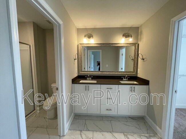 Building Photo - 4500 Chestnut Trl