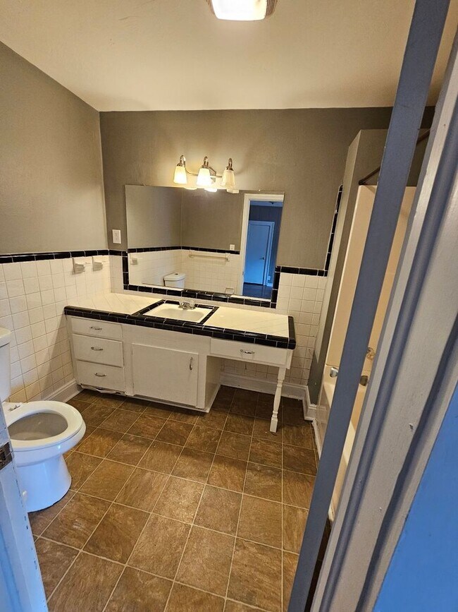 Building Photo - 3 Bed 1 Bath - Florence, AL (Near Cloverdale)