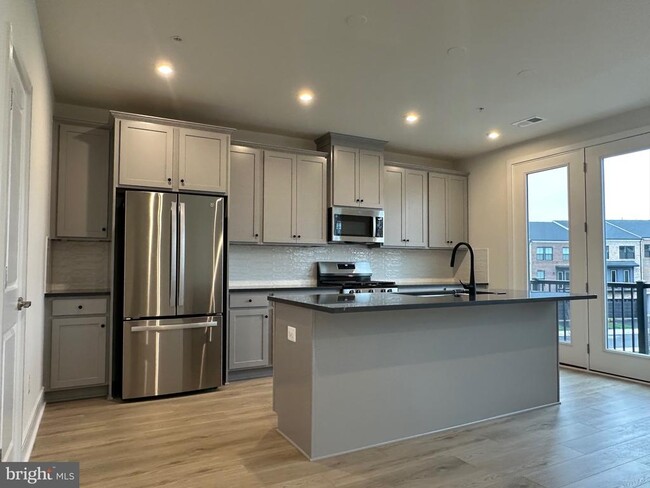Building Photo - 43324 Farringdon Sq